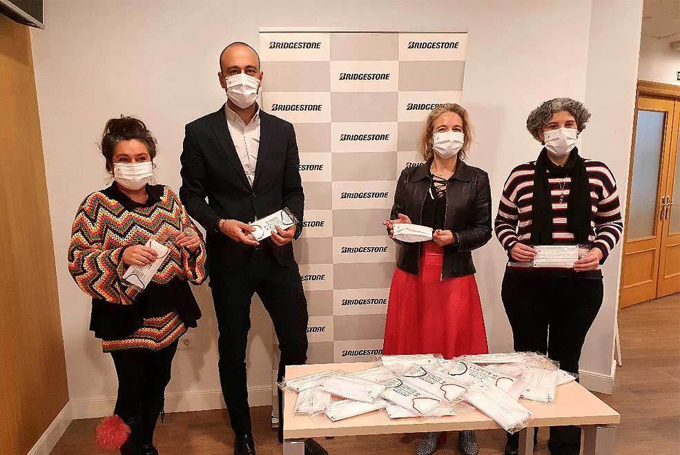 El Ayuntamiento distribuye 15.000 mascarillas donadas por Bridgestone entre los escolares del municipio BridgestoneDonacionmascaril