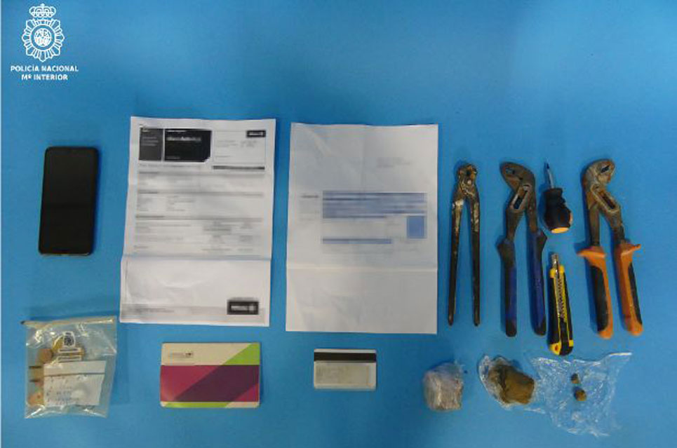 La Policía detiene ‘in fraganti’ a un individuo por robo con fuerza en un vehículo y delito contra la salud pública PoliciaRoboDelito