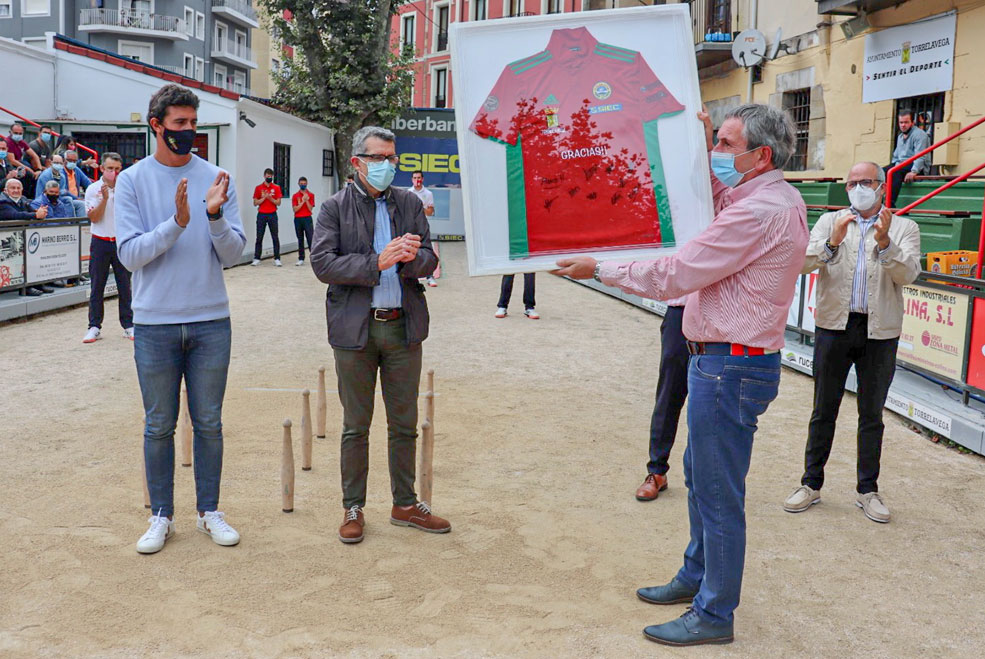 HomenajeSanitariosBolera