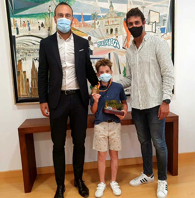 Felicitación a Teo Pelayo por su medalla de oro por equipos en el Campeonato de España de Ponis de Saltos Recibimientocampeonponis