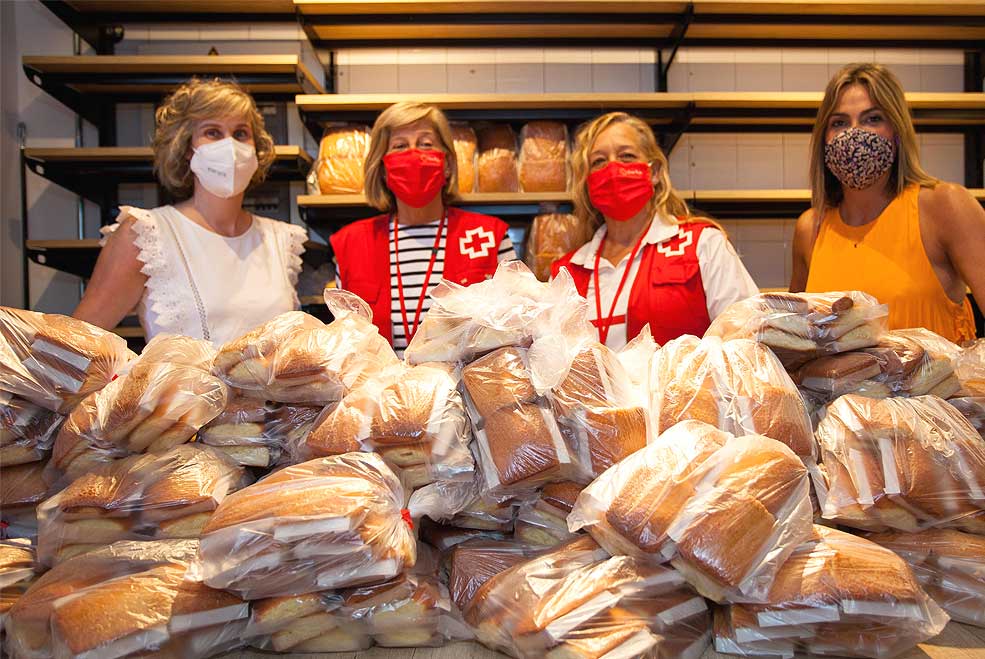 Sobaos Arce dona medio millar de unidades a Cruz Roja Torrelavega SobaosArceDonacion