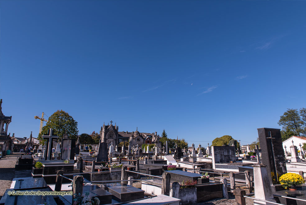 Este sábado comienza el dispositivo especial por el Día de Todos los Santos en Torrelavega CementerioLlama06