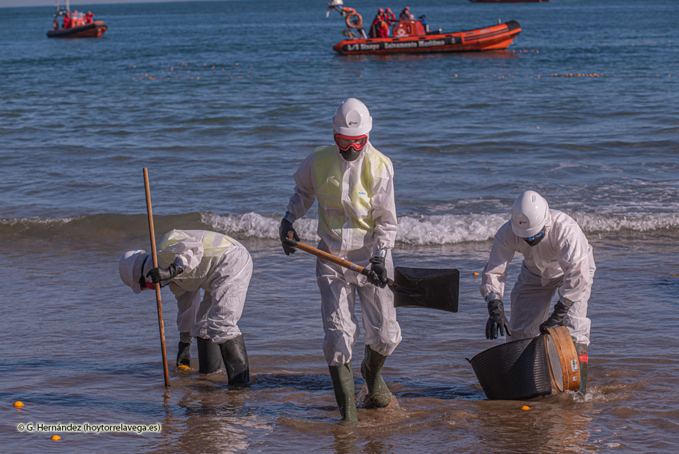 Simulacro de lucha contra la contaminación marina accidental en la playa de La Concha de Suances SuancesSimulacroLaConcha