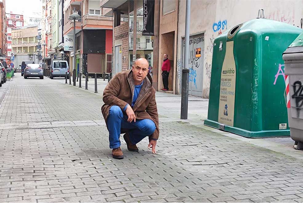 Cs Torrelavega lamenta el mal estado del solado de toda la ciudad y reclama a Cruz Viadero mantenimiento CsSoladoEstado