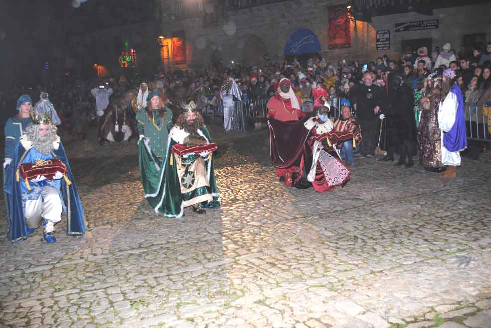 SantillanaCabalgataPlaza