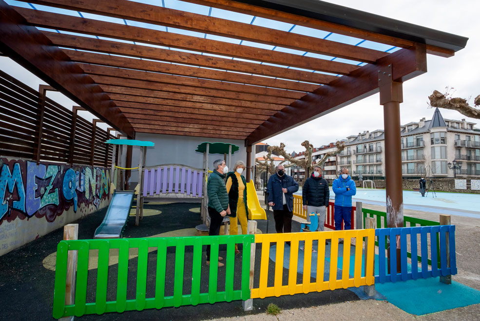 Educación y el Ayuntamiento de Suances culminan la instalación de una cubierta en el patio CEIP Portus Blendium LomboPortusBlendium