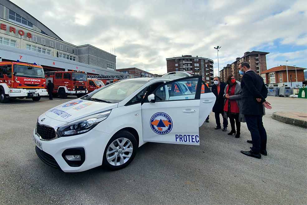 La Agrupación de Protección Civil de Torrelavega recibe un nuevo vehículo ProteccionCivilcocheconseje