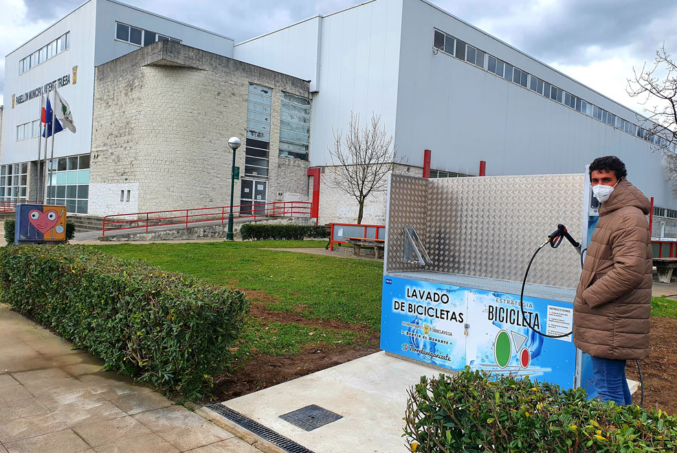 Instalado un nuevo lavadero de bicicletas municipal junto al pabellón Vicente Trueba LavaderoVicenteTrueba