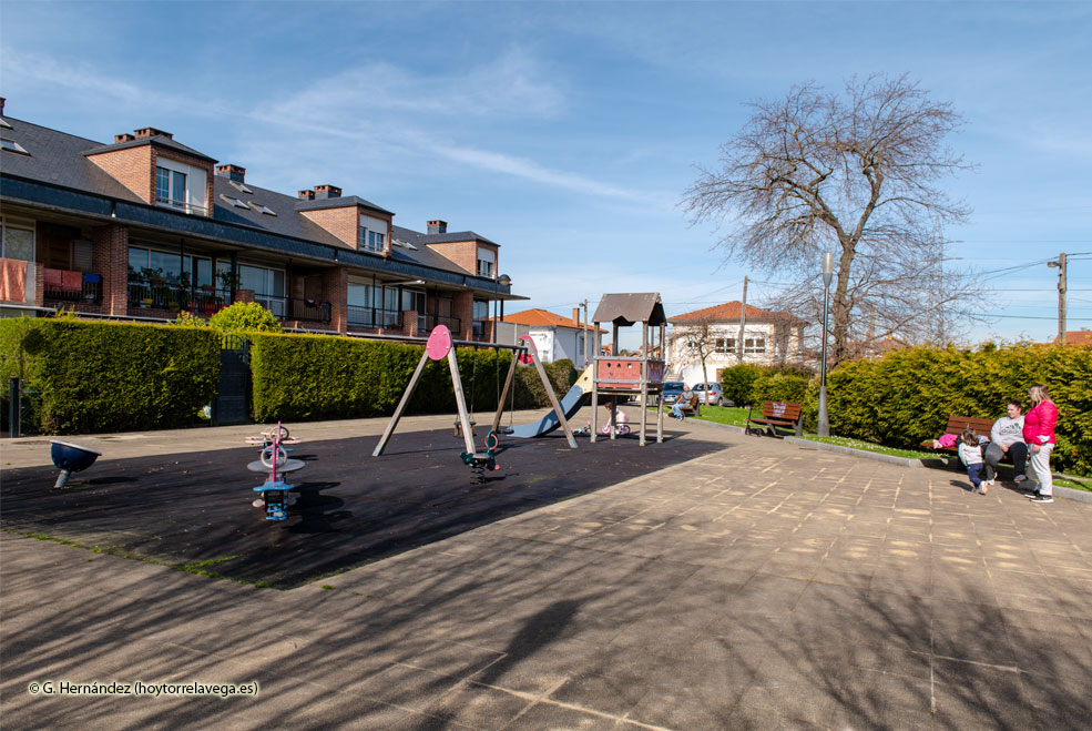 Trabajos de mantenimiento en parques infantiles de Tanos, Barrio Covadonga y Viérnoles TanosParqueCentroSalud