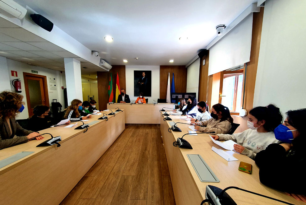 Los alumnos del Pintor Escudero Espronceda piden la colaboración del Ayuntamiento para recuperar su biblioteca ColegioEscuderoEsproncedaVisitaAyto