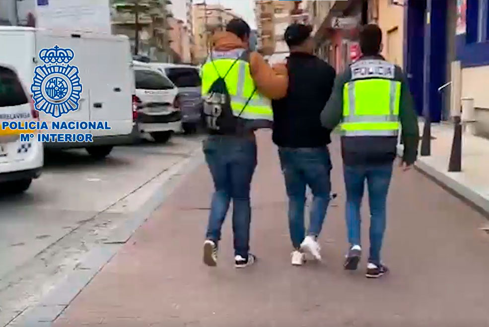 PoliciaMIgrantesReinoUnido