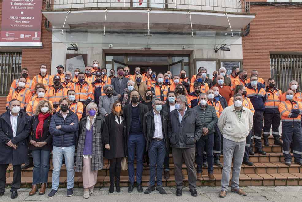 Los voluntarios de Protección Civil de 11 agrupaciones reciben en Torrelavega la medalla del Gobierno por su dedicación ProteccionCivilMedallas