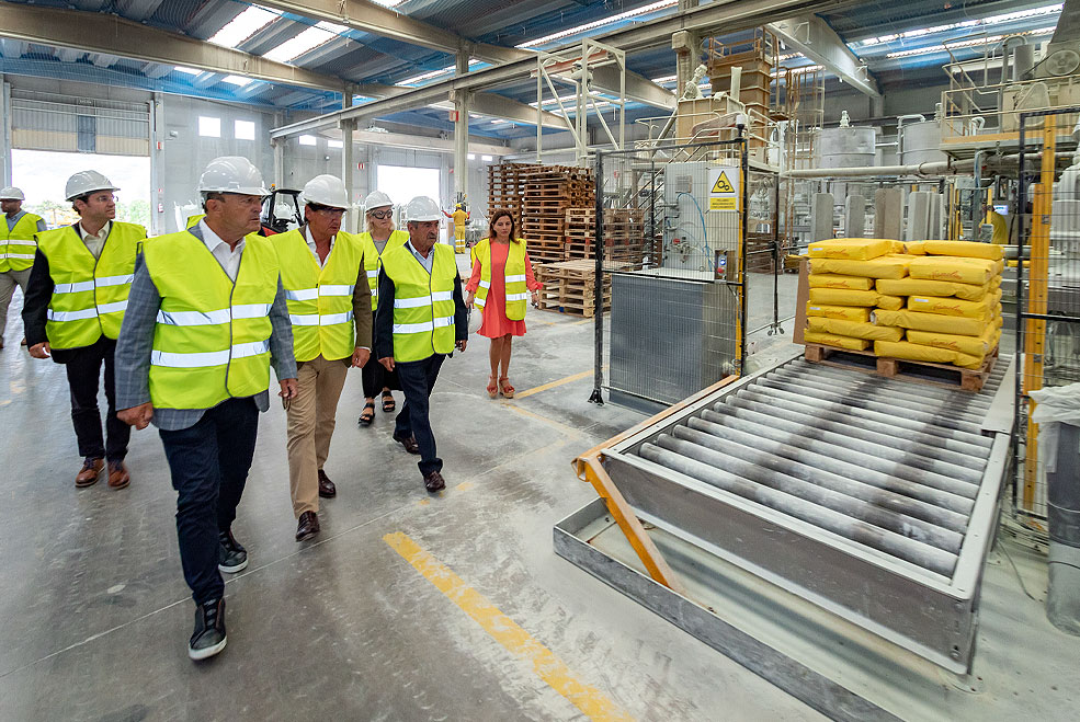 La empresa Julio Cabrero y Cía invertirá unos 2 millones de euros en una nueva línea de producción JulioCabreroCiavisitaRevilla