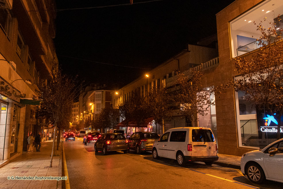 Las obras de renovación del alumbrado público en la calle Ruiz Tagle comenzarán en marzo CalleRuizTagleNoche