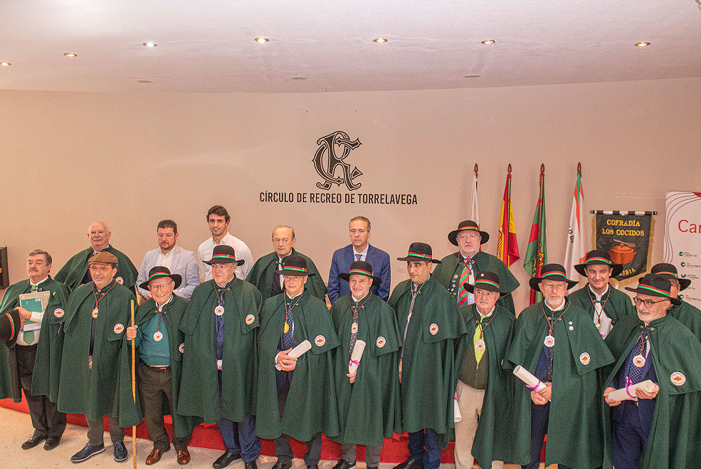 El cocinero Jesús Sánchez, nombrado Cofrade de Honor de la Cofradía de los Cocidos de Cantabria CofradiaCocidosIICapitulo