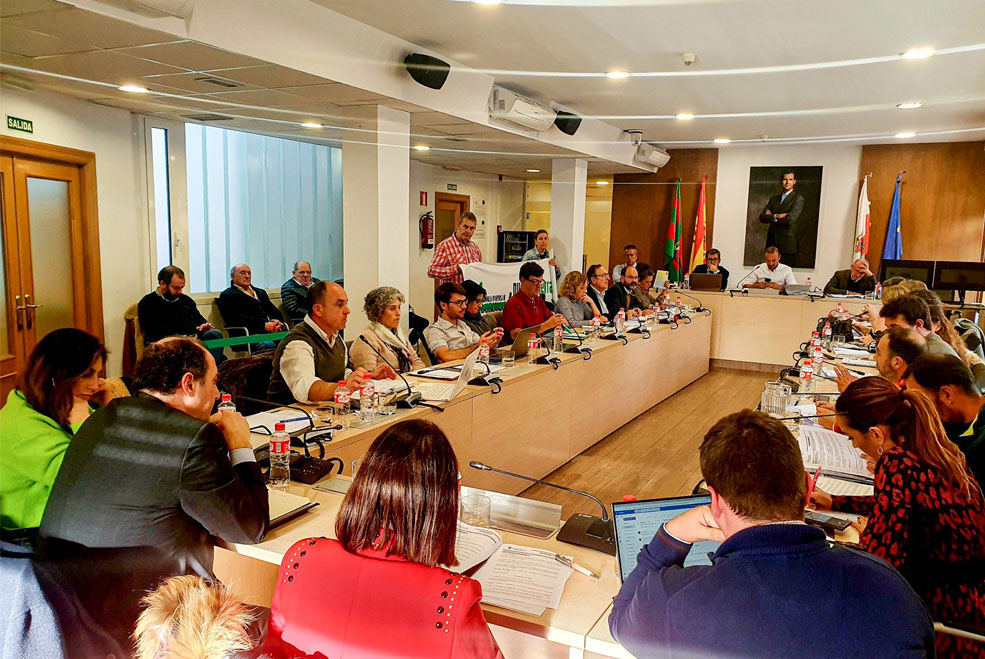 La oposición se levanta del pleno tras abandonar la sesión el portavoz del PSOE para ir a un “acto electoral” Pleno301122