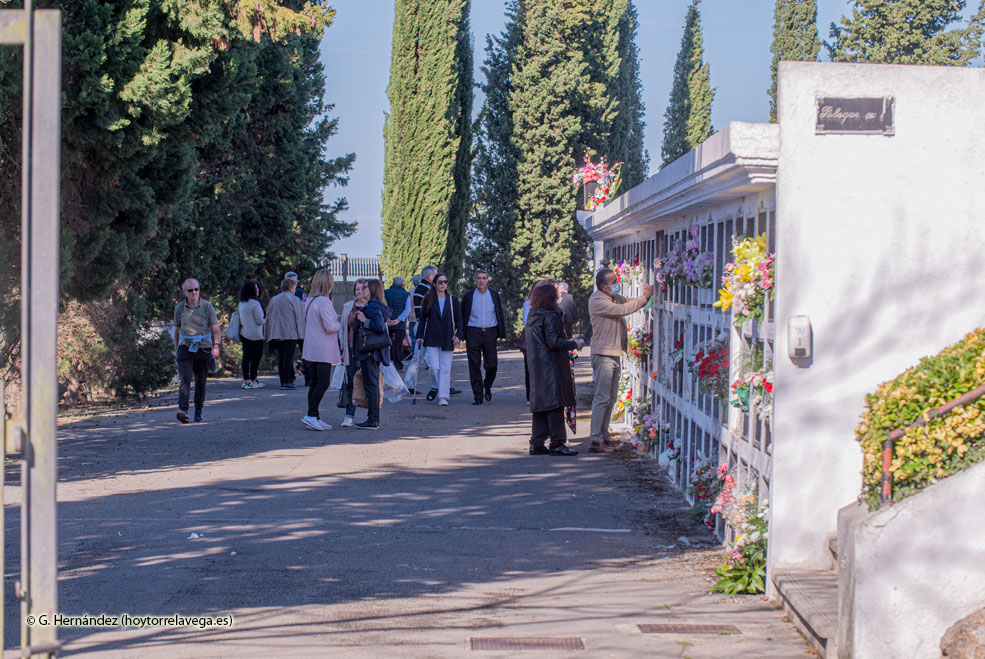 La tradición de Todos los Santos se cumplió un año más en los cementerios de Torrelavega TodosLosSantos2022