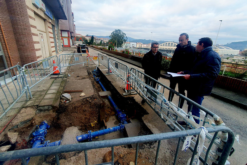 Obras de renovación de la red de abastecimiento en un tramo crítico de la Avenida Fernández Vallejo AguasTorrelavegaFernandezVallejo