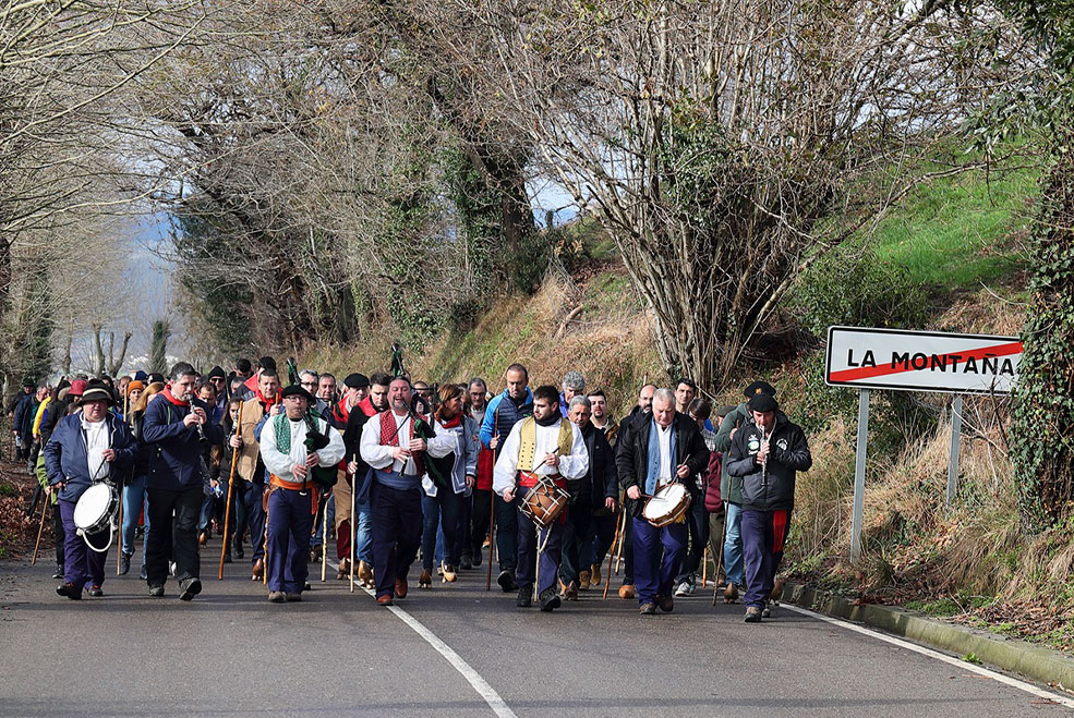 La Montaña recupera la tradicional subida en albarcas Subidaalbarcaslamontana2023