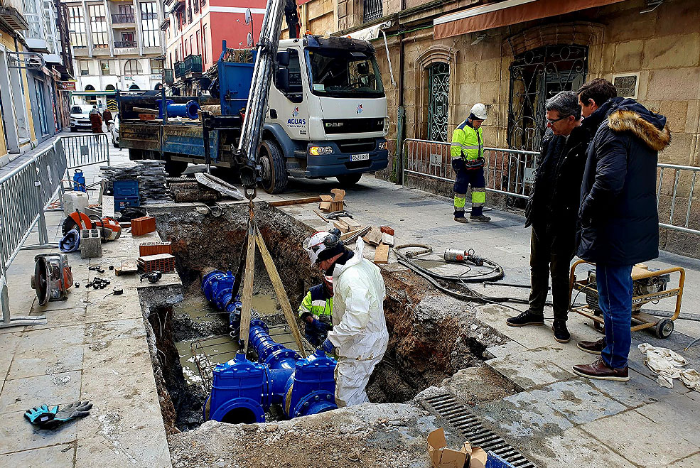 Obras en Alonso Astúlez para reducir las fugas en la red de abastecimiento en la zona AlonsoAstulezTuberias