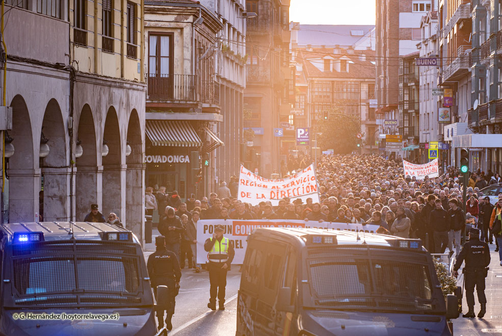 Más de 2.000 personas apoyan a la plantilla de Aspla en su exigencia de un “convenio digno” AsplaManifa202301