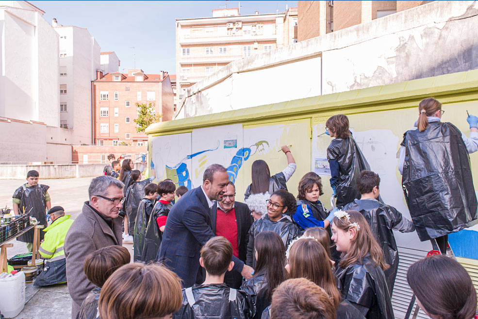 Escolares de 16 centros educativos participan en el programa de embellecimiento de los cuadros eléctricos de la ciudad CuadrosElectricosLaVina