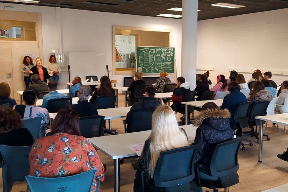 Un centenar de personas asisten a la jornada informativa de Escuelas de Talento Joven ADLTalentoPresen