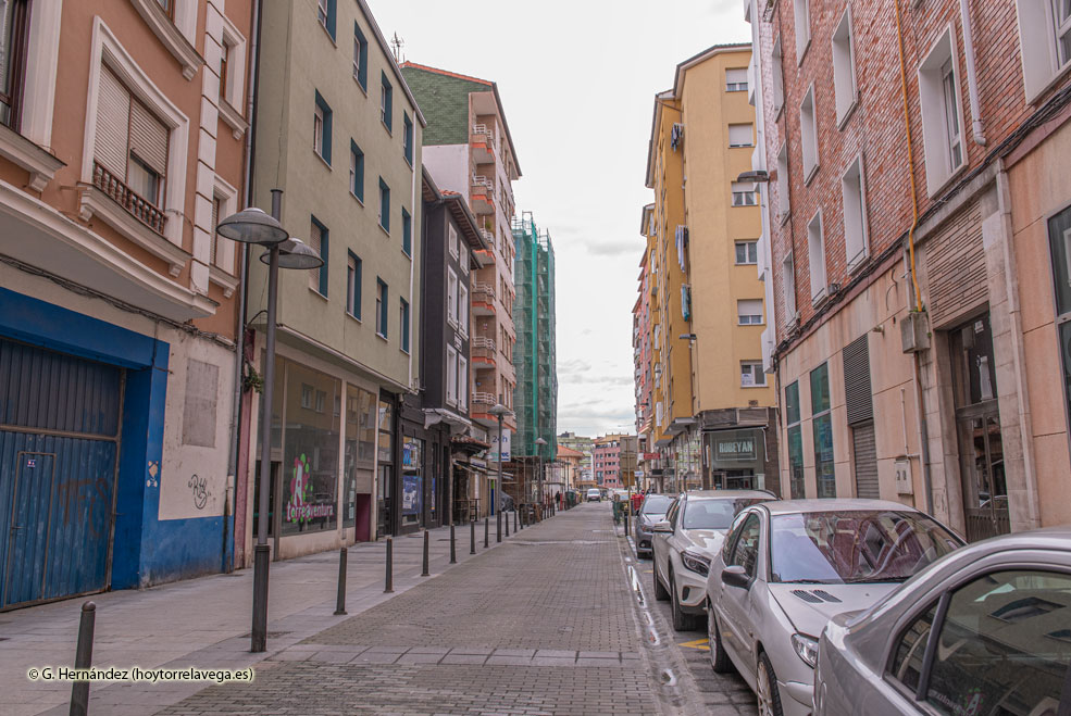 Asfaltado de la calle Lasaga Larreta desde FEVE a Posada Herrera CalleLaSagaLareta