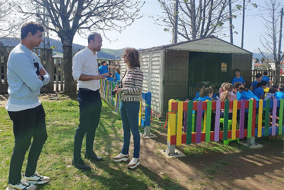 López Estrada inaugura la nueva “casita de juegos” del Pintor Escudero Espronceda ColegioPintorEscuderoCasita