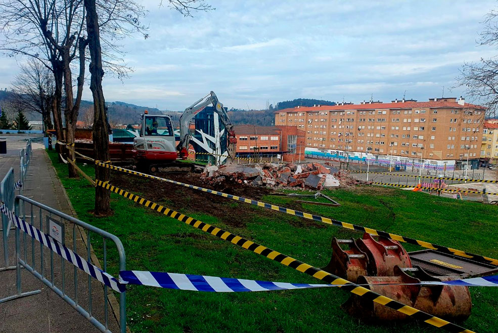 Retirado el transformador junto a la pista multideporte de la Plaza de las Autonomías NuevaCiudadTrasnformador