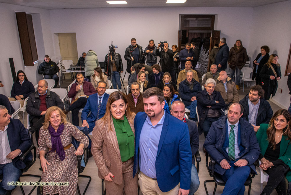 Buruaga presenta a Vargas como el “candidato que une” para las municipales PPVargasPresentacion