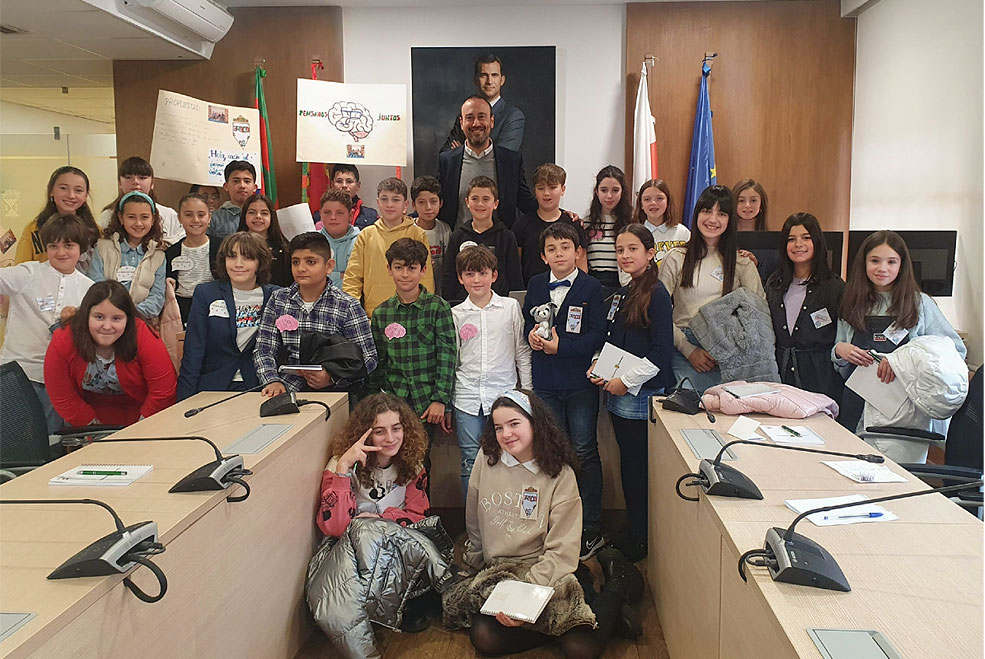 Escolares del colegio José Luis Hidalgo se convierten en concejales por un día PlenoescolarJoseLuisHidalgo