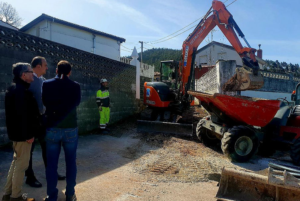 Renovación de la red de abastecimiento de agua en el Barrio Radillo de Viérnoles ViernolesRadilloobrasagua