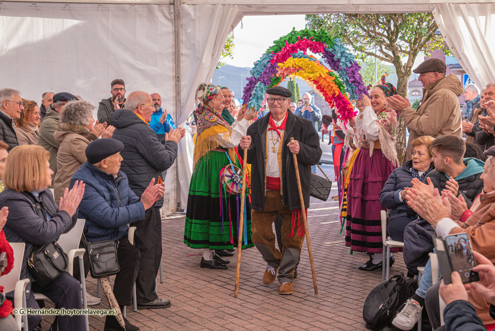Multitudinario homenaje a Miguel Guerra en su pueblo de Tanos TanosPlazaGuerra