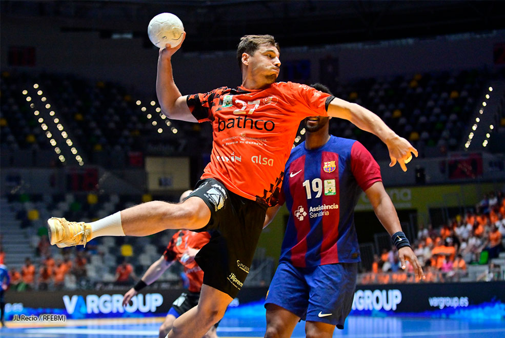 El Barça acabó con el sueño de un BM Torrelavega que peleó la Copa del Rey con honor BMTCopaReyFinal2024