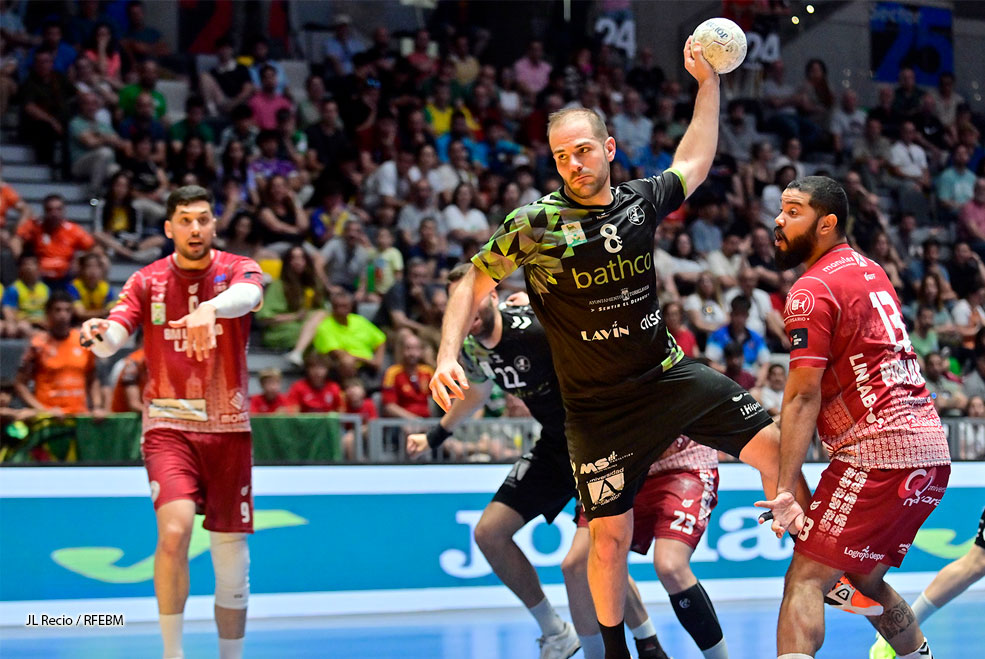 El Balonmano Torrelavega se enfrenta al Barcelona en la final de la Copa del Rey BMTSemifinalCopa2024