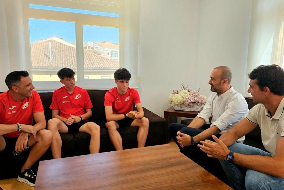 Los atletas Aarón Ceballos y Óscar Crespo campeón y subcampeón de España de 800 y 400 metros RecepcionCampeonesAtletismoSub18