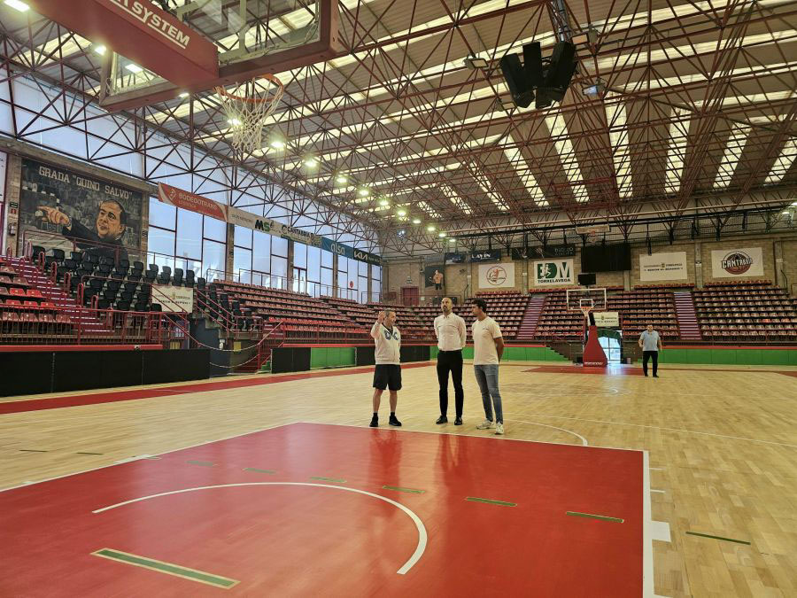 Nuevas canastas y parqué renovado en el pabellón Vicente Trueba VicenteTruebacanastasnuevas