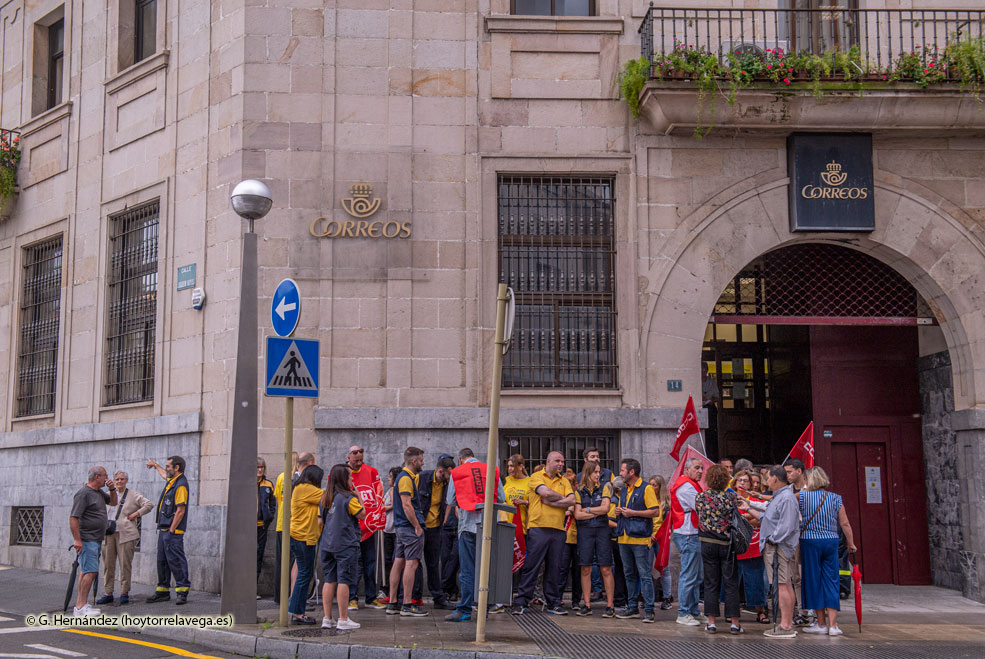 Los trabajadores de Correos advierten que la falta de personal es insostenible CorreosConcentracionAgosto24