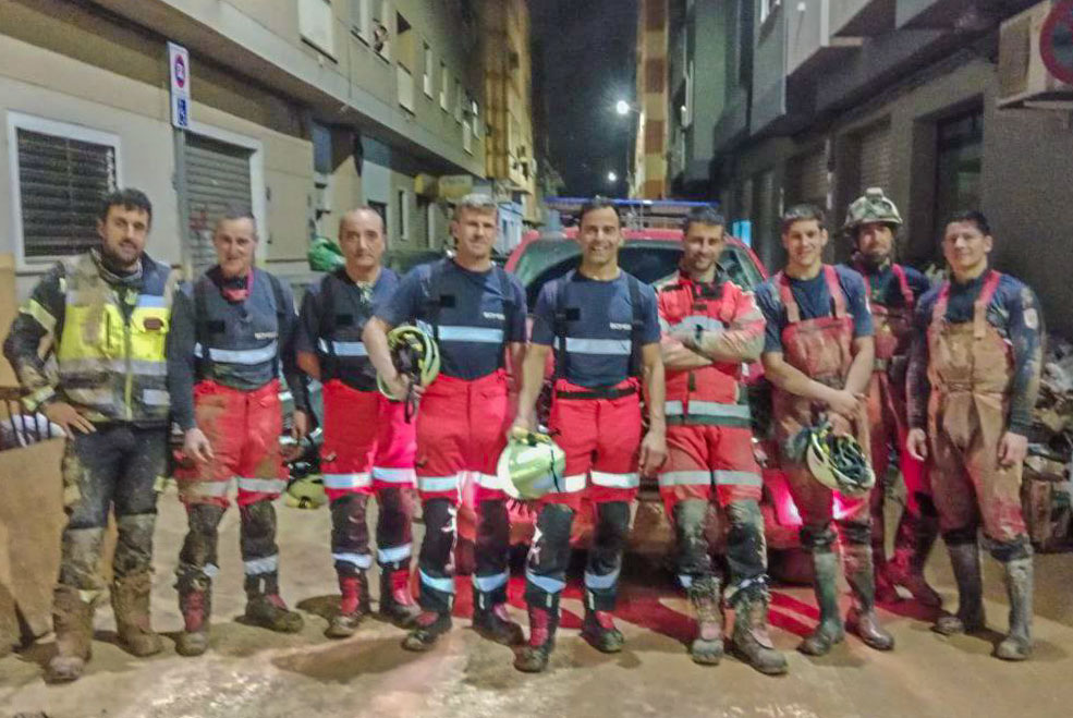 Un nuevo equipo de bomberos de Torrelavega llega a la zona afectada por la DANA BomberosTorrelavegaDana