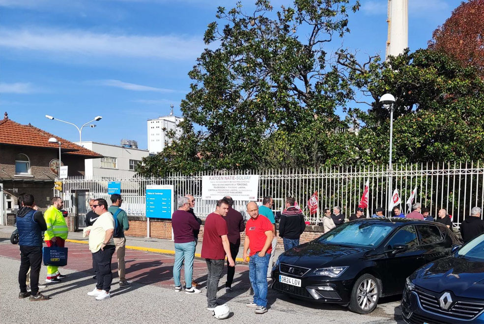 Concentración de Katoen Natie frente al Gobierno de Cantabria Katoenconcentracionnoviembre