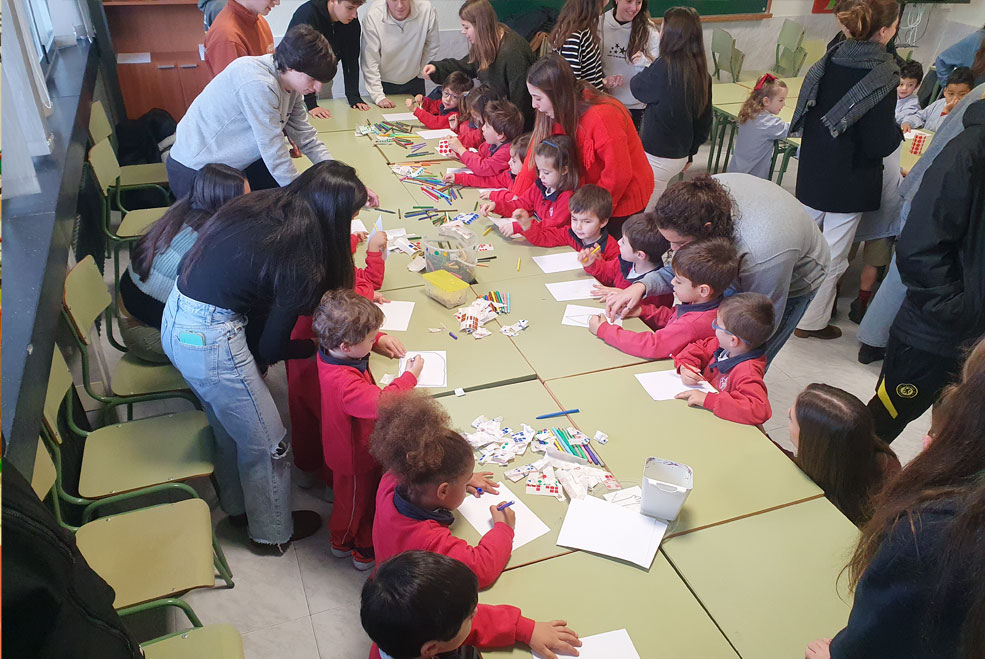 Los escolares de La Paz envían felicitaciones a los niños de un colegio de Paiporta ColegioLaPazfelicitacionesNavidad