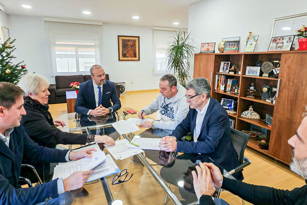 FirmaConvenioAguasTorrelavega24