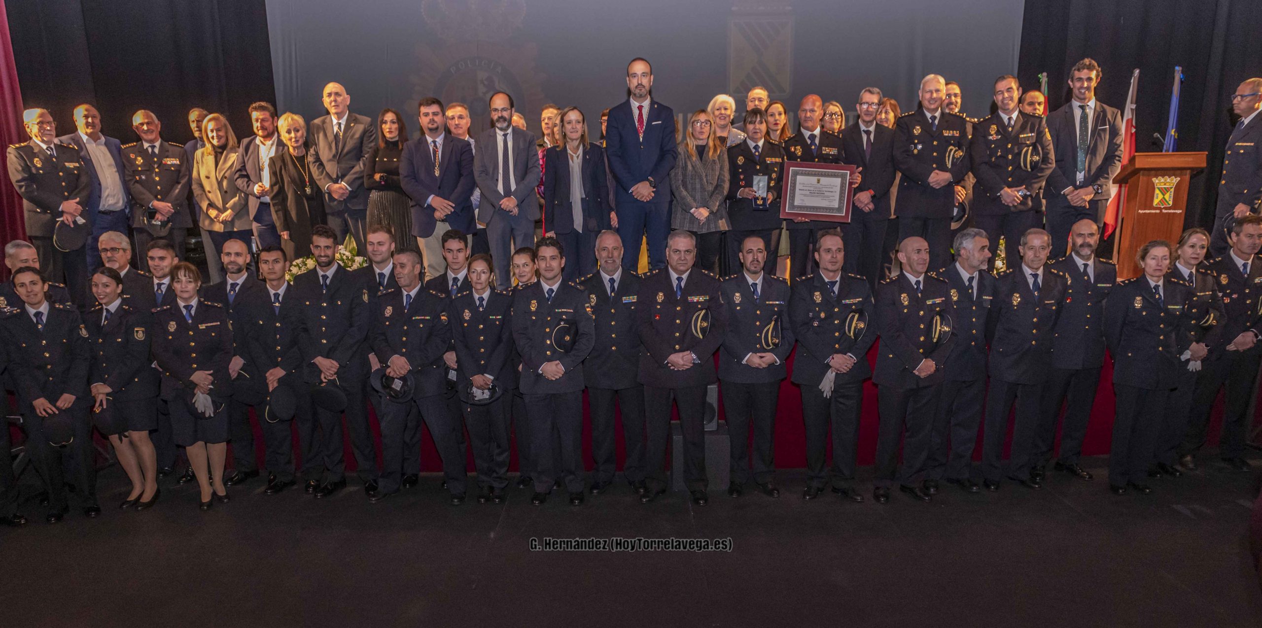 Reconocimiento a la Policía Nacional con la Medalla de Honor de la ciudad