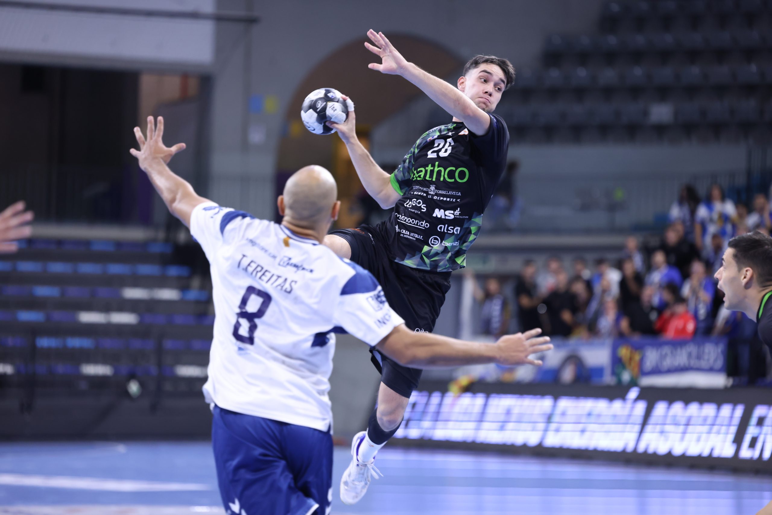 El BM Torrelavega cae en Granollers en los últimos segundos de partido