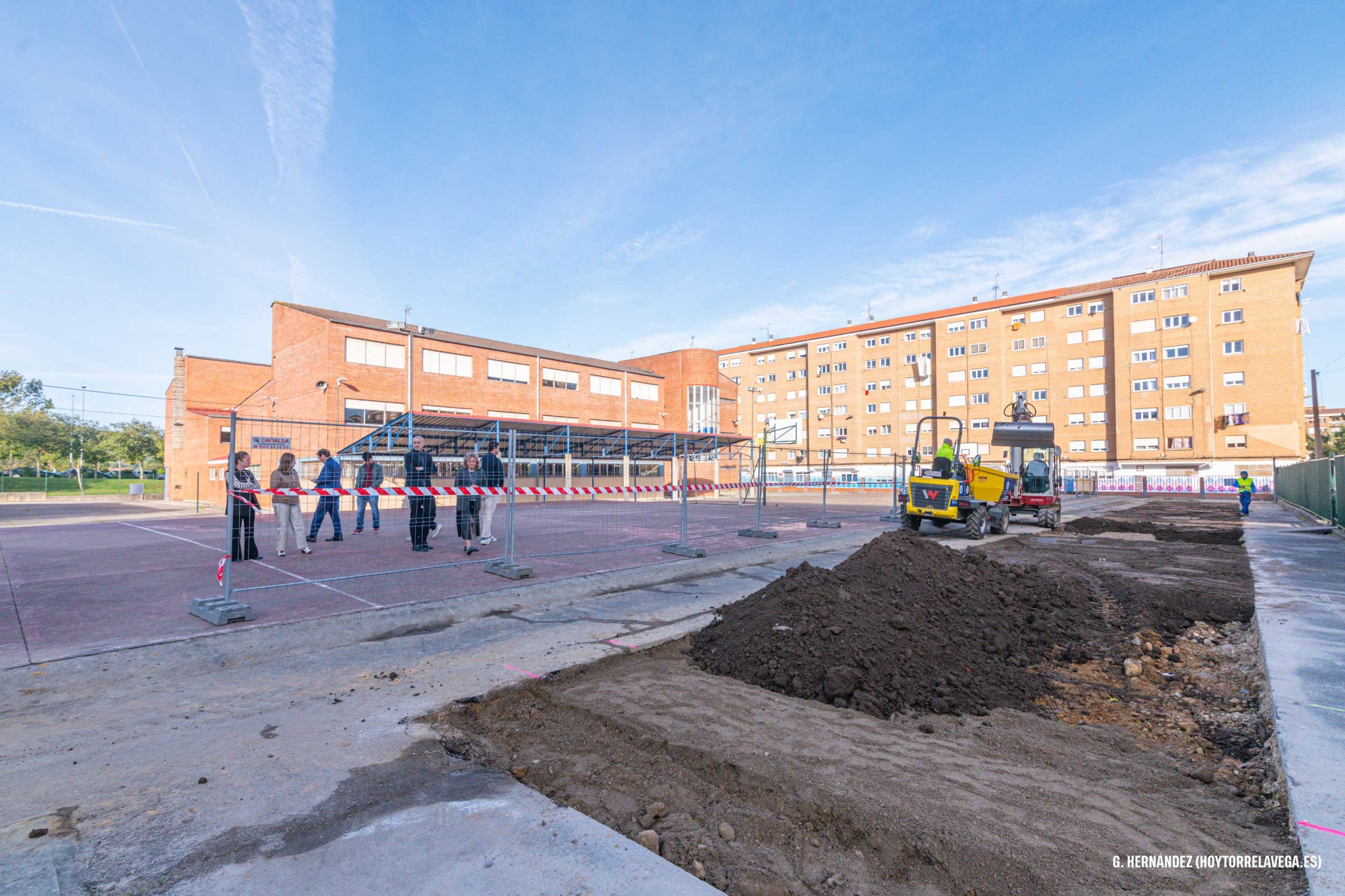 El proyecto de naturalización de patios escolares arranca en el José Luis Hidalgo