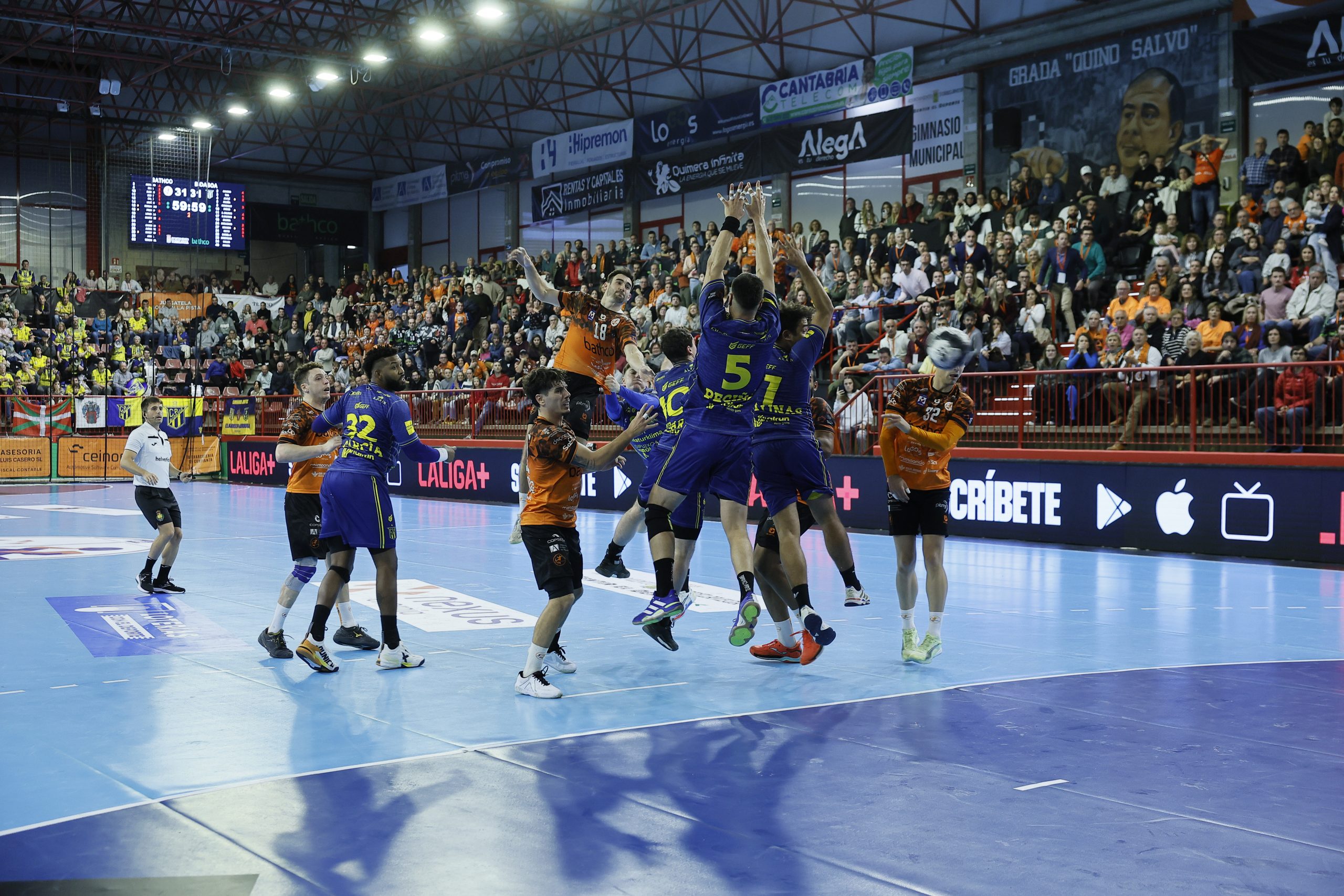 Un golazo de Prokop sobre la bocina da la victoria al BM Torrelavega sobre el IRUDEK Bidasoa Irún