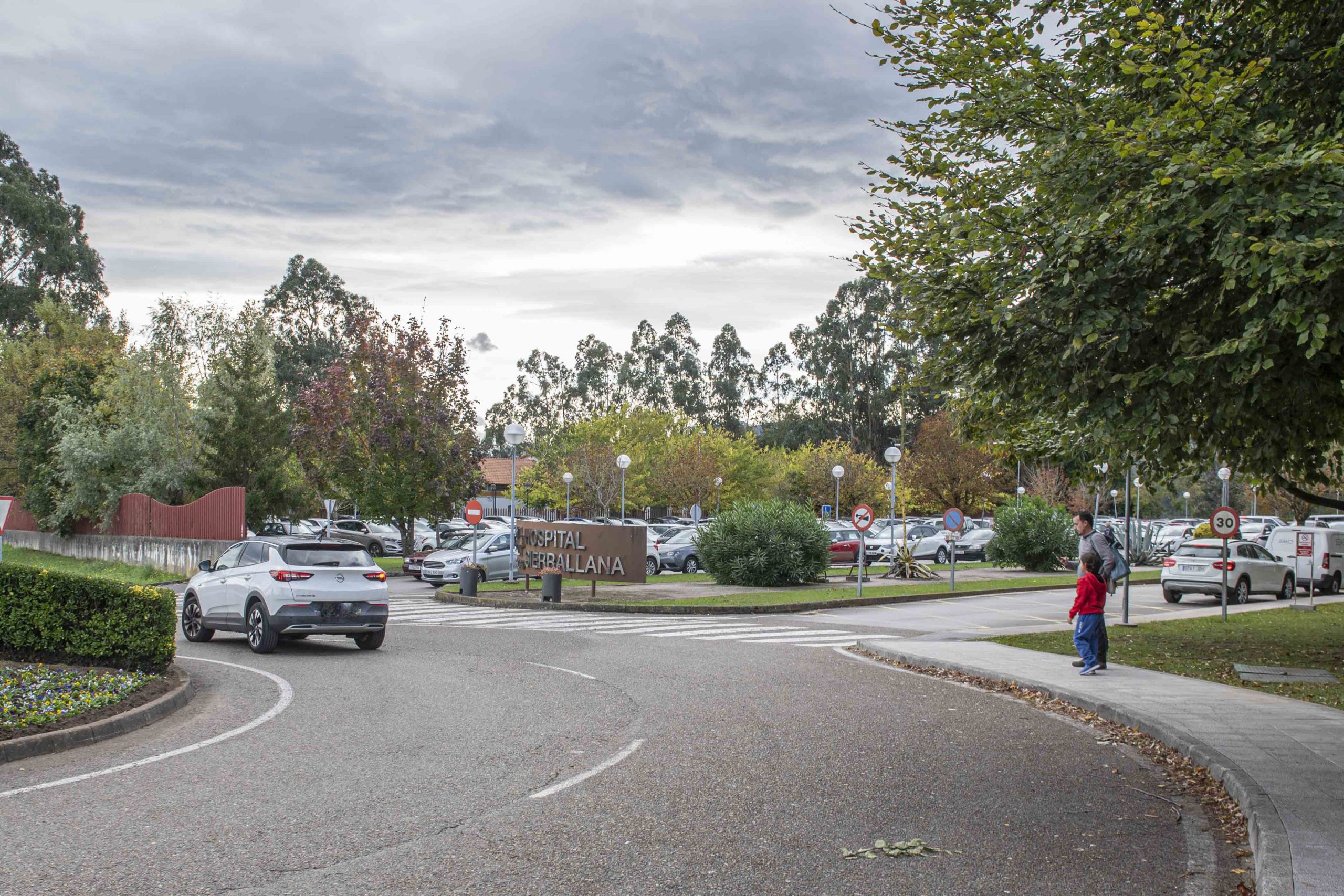 Un 42,48% de los médicos ha secundado la huelga en el área Sierrallana-Tres Mares