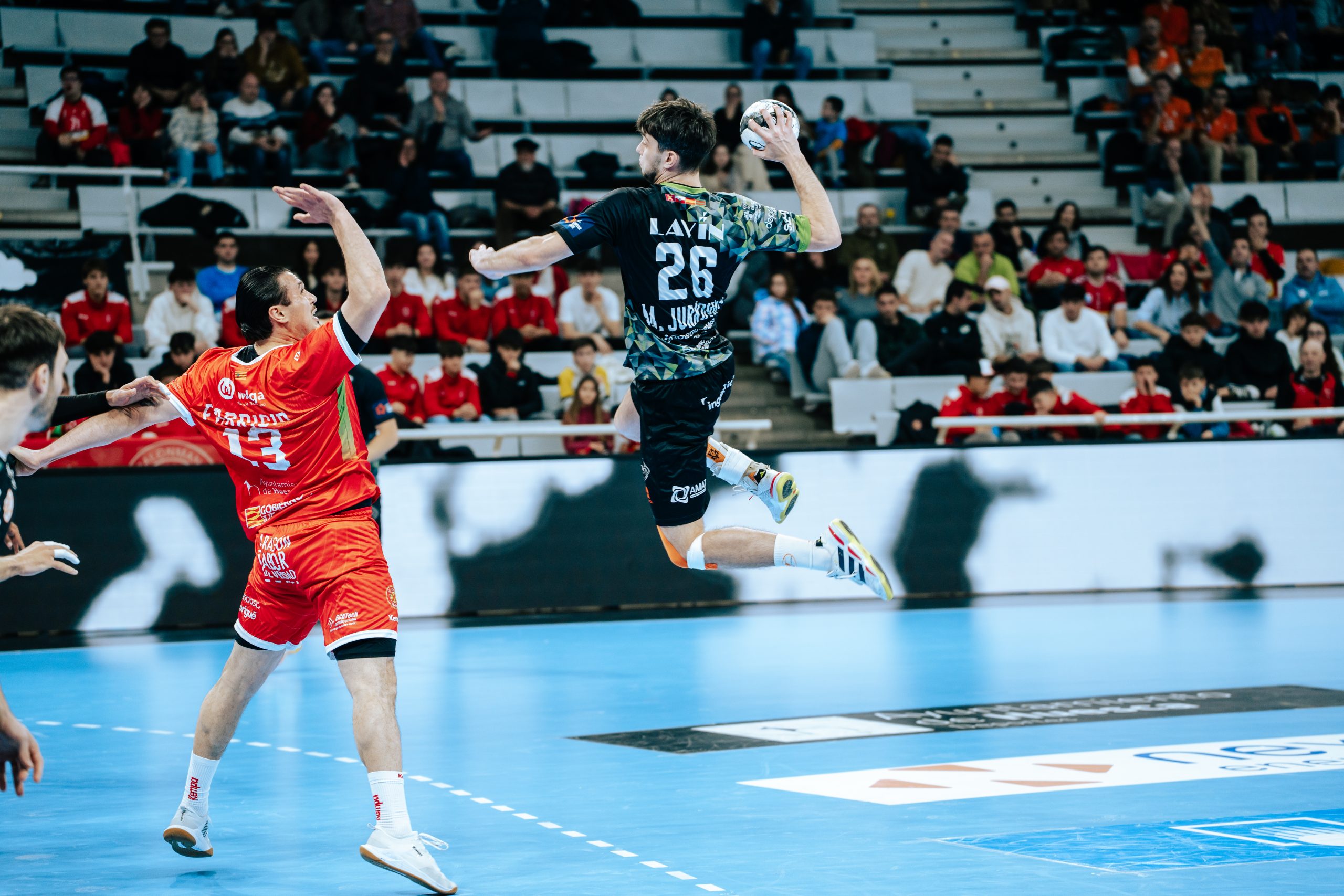 Dura derrota de un gris BM Torrelavega en Huesca