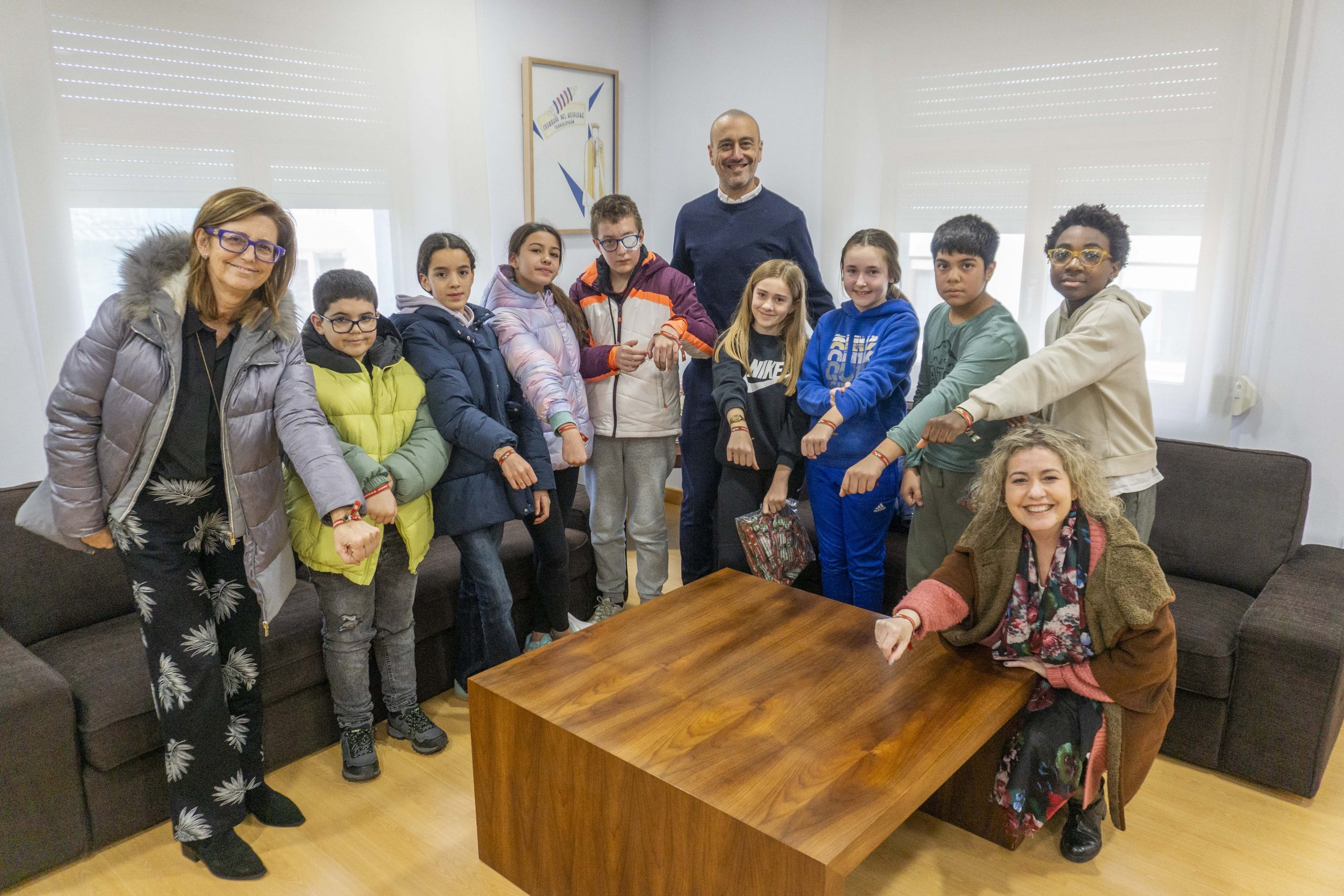 Los escolares del colegio Fernando de los Ríos regalarán pulseras con el lema ‘Juntos es Más… en Navidad’